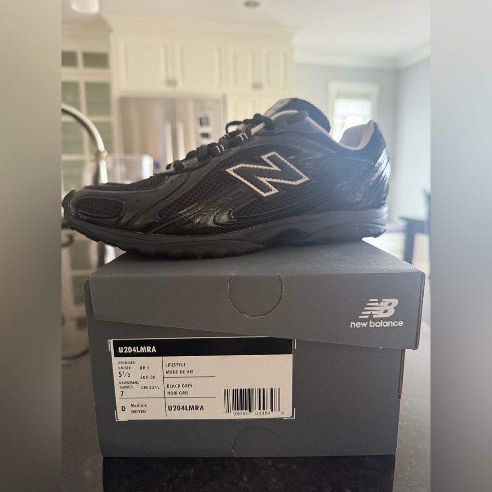 NWT New Balance 204L Black with timberwolf Size US Women 7